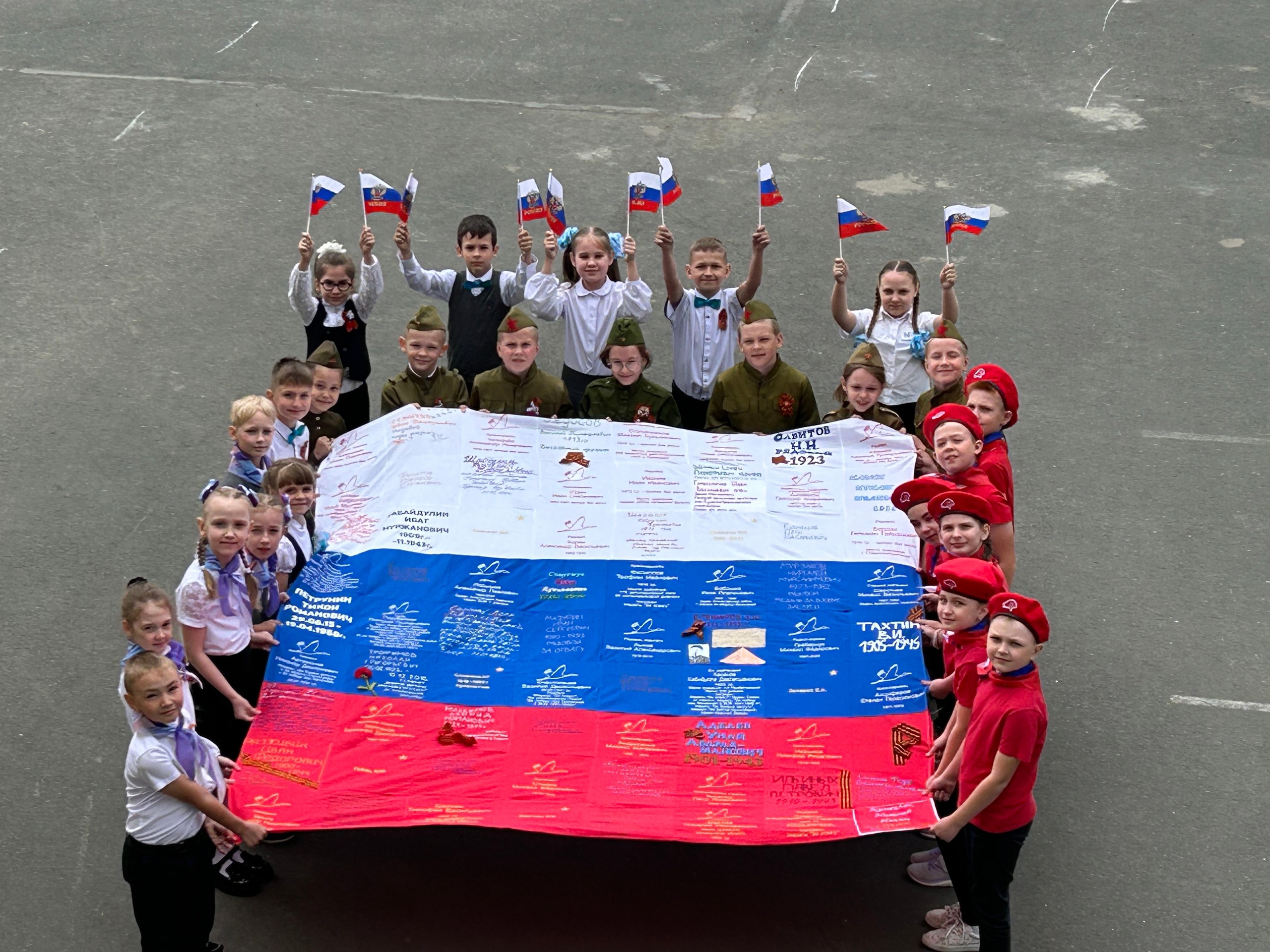 Обучающиеся нашей школы приняли активное участие в областной акции «Солдатский платок в каждой школе»..